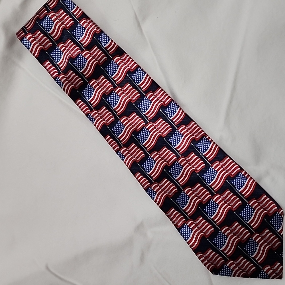 Elegant American Flag Patterned Tie